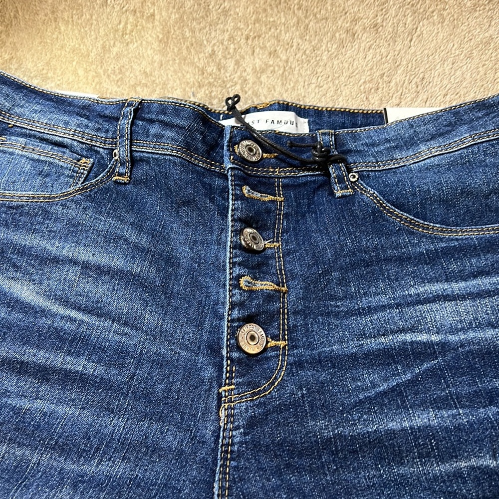 Almost Famous Women’s High Rise Skinny Jeans Size 11 NWT Distressed - Picture 5 of 8